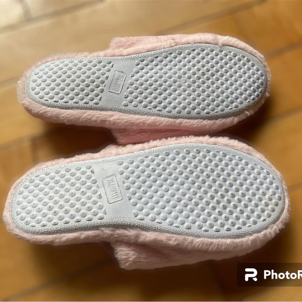 Slippers - Picture 2 of 4